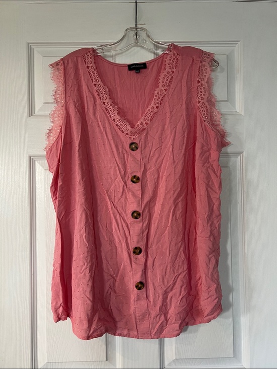 Warehouse One Tops - 🌷6/$20🌷 Sleeveless Pink Button-Front Lace-Trim Blouse